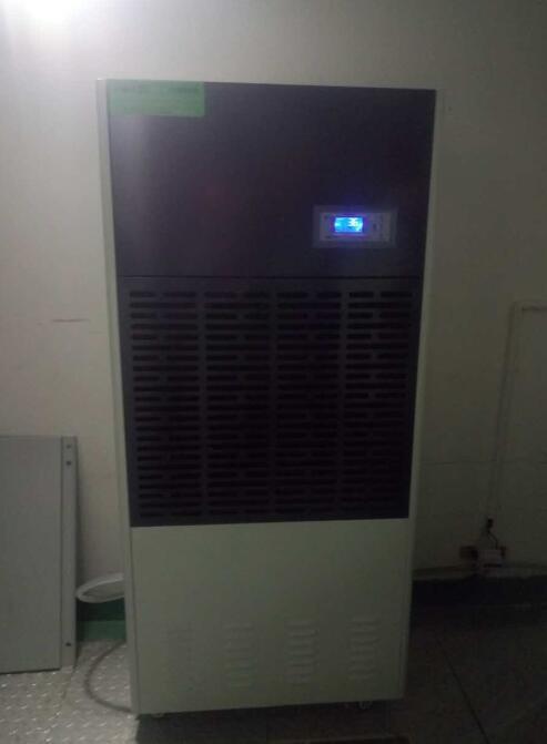 在雨天，開關(guān)柜如果濕度太大怎么辦？