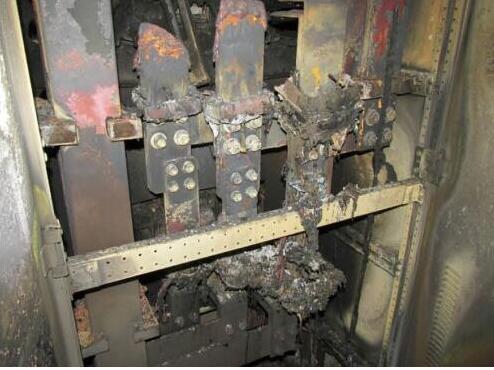 高壓開(kāi)關(guān)柜當(dāng)你長(zhǎng)時(shí)間處于潮濕環(huán)境中會(huì)發(fā)生什么？