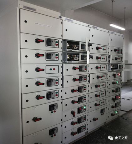 一條完成開關柜安裝，電纜橋架施工，電纜敷設及布線施工，照明配電箱施工