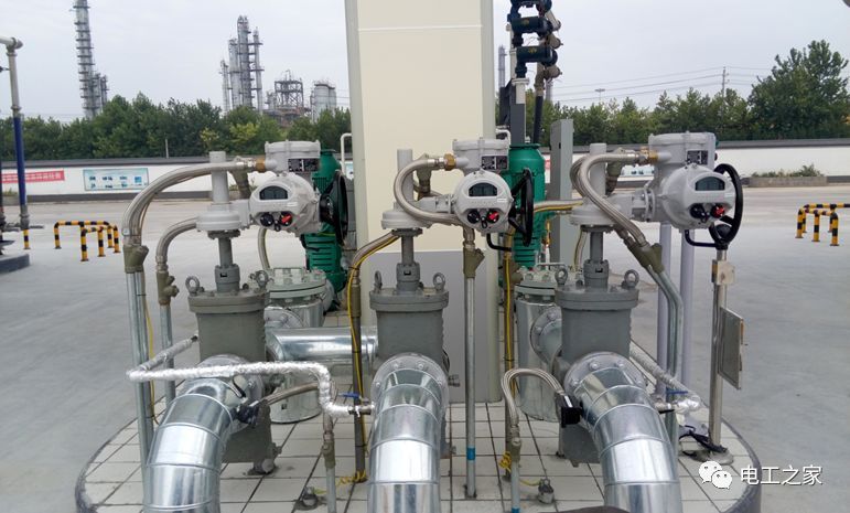 一條完成開關柜安裝，電纜橋架施工，電纜敷設及布線施工，照明配電箱施工