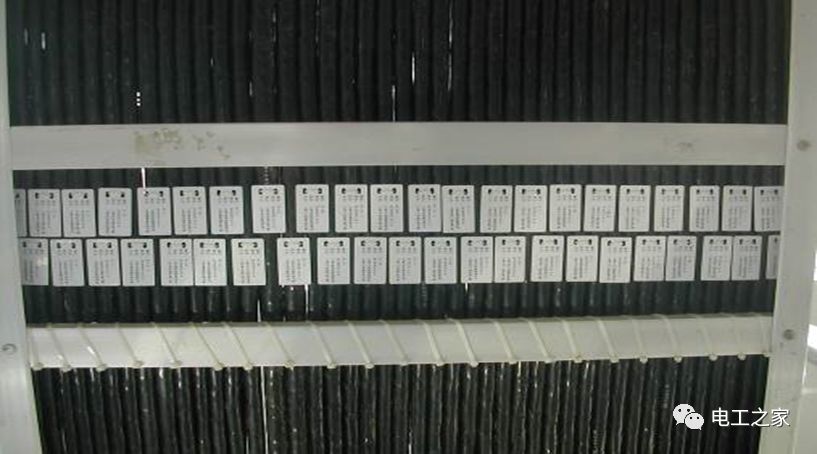 一條完成開關柜安裝，電纜橋架施工，電纜敷設及布線施工，照明配電箱施工