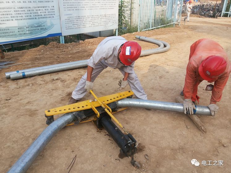 一條完成開關柜安裝，電纜橋架施工，電纜敷設及布線施工，照明配電箱施工