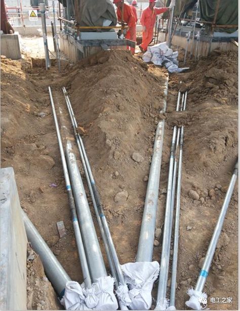 一條完成開關柜安裝，電纜橋架施工，電纜敷設及布線施工，照明配電箱施工