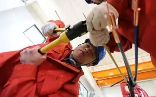 你認為配電箱系統(tǒng)圖怎么樣？圖片中的符號是什么意思？