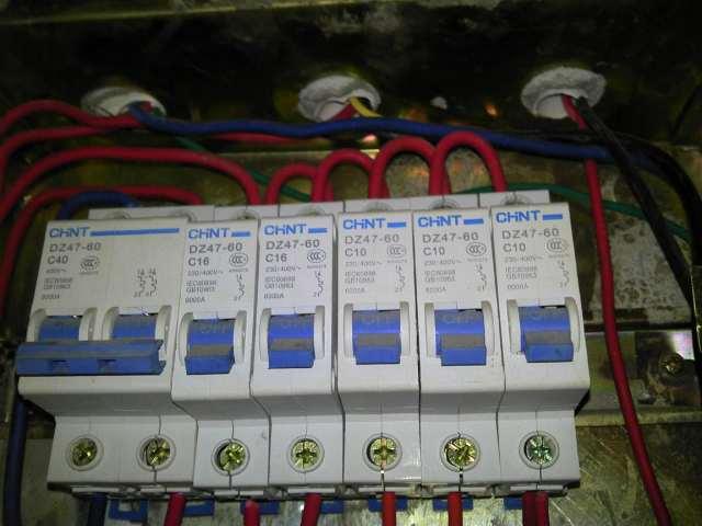 家居裝飾配電箱如何分配丟失的保險(xiǎn)更合適？難怪人們總是回家旅游。原來(lái)這里有一個(gè)錯(cuò)誤的裝置。