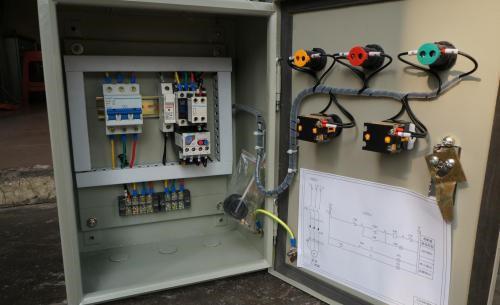 配電箱帶漏電保護(hù)或空？只有有這么多漏洞和空的開(kāi)口才是安全的。這太實(shí)際了。