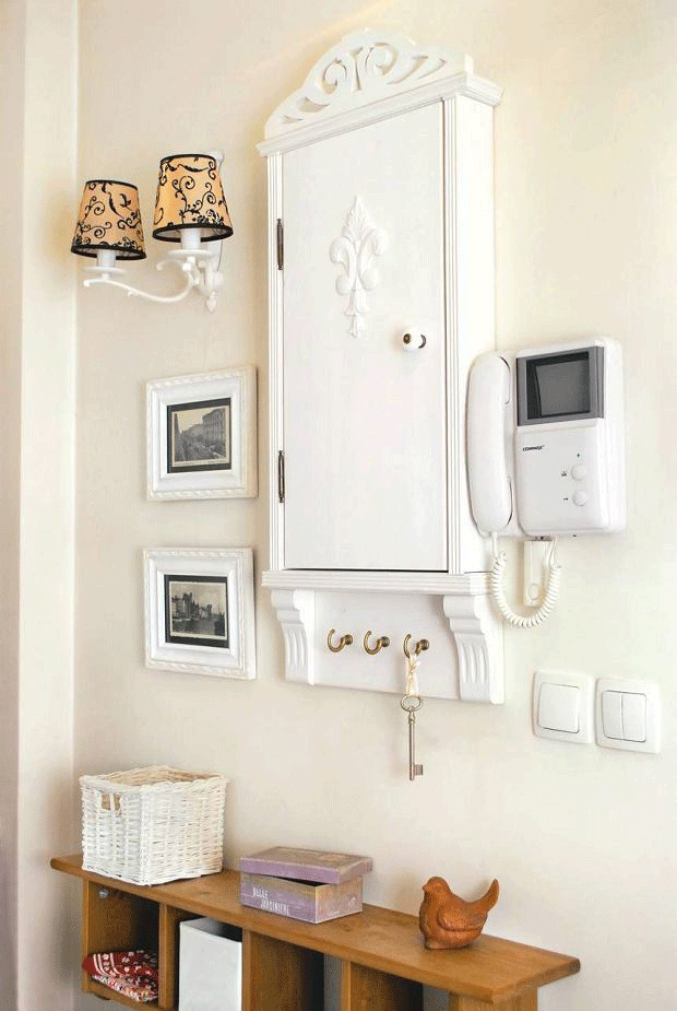 你家人的配電箱隱藏得好嗎？新房子的裝飾看起來很漂亮，因為做得很好。