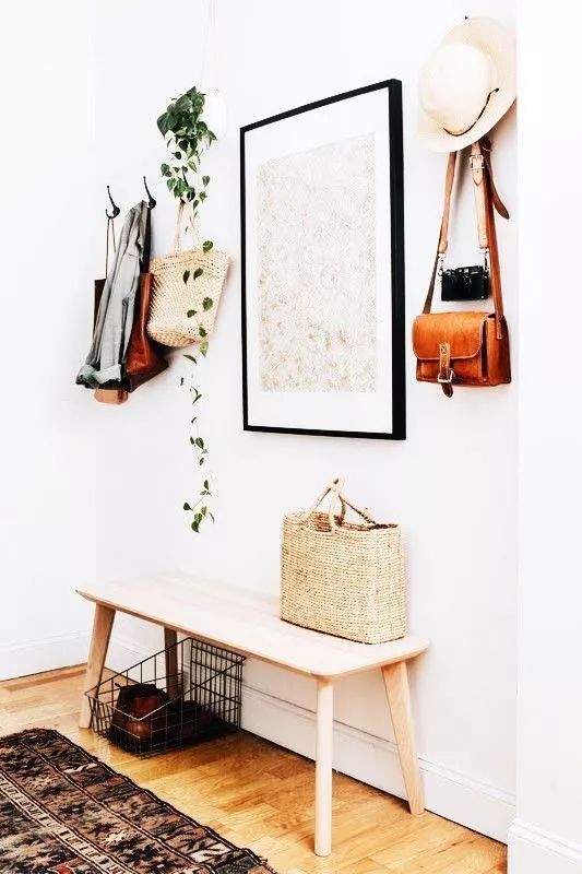 你家人的配電箱隱藏得好嗎？新房子的裝飾看起來很漂亮，因為做得很好。