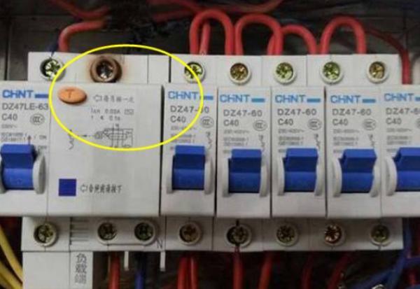 配電箱在此生命安全鍵中，務必記住每月按一次，事故會遲到