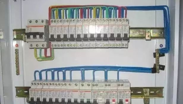 住宅建筑如何設(shè)計配電箱以及如何選擇空氣開關(guān)？目前是如何估計的？