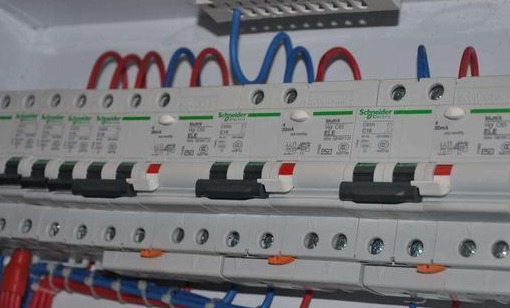 配電箱開(kāi)關(guān)的并聯(lián)方法是什么？讀完之后，我學(xué)到了很多。讓我們趕快把它收起來(lái)。