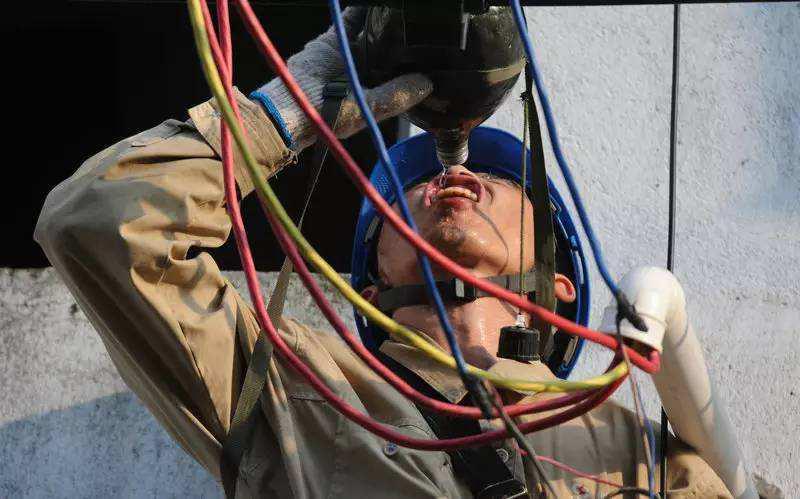 從入口線(xiàn)到配電箱的長(zhǎng)度不夠嗎？我會(huì)教你三招。我能解決任何分歧。完美！