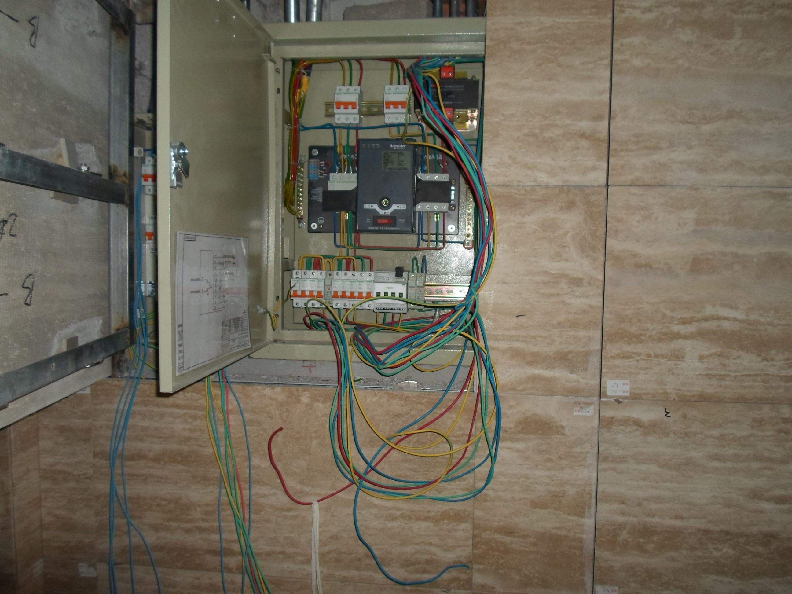 從入口線(xiàn)到配電箱的長(zhǎng)度不夠嗎？我會(huì)教你三招。我能解決任何分歧。完美！