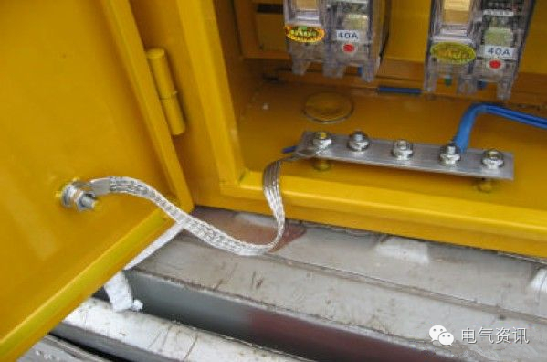 三級(jí)配電、二級(jí)漏電保護(hù)等。配電箱和施工要求(視頻附后)