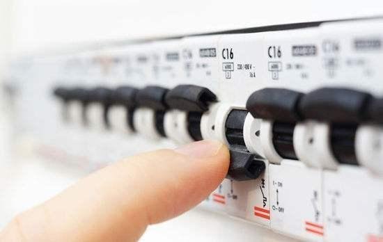 Home 配電箱，應(yīng)該分成幾個(gè)電路，每個(gè)電路開關(guān)如何選擇